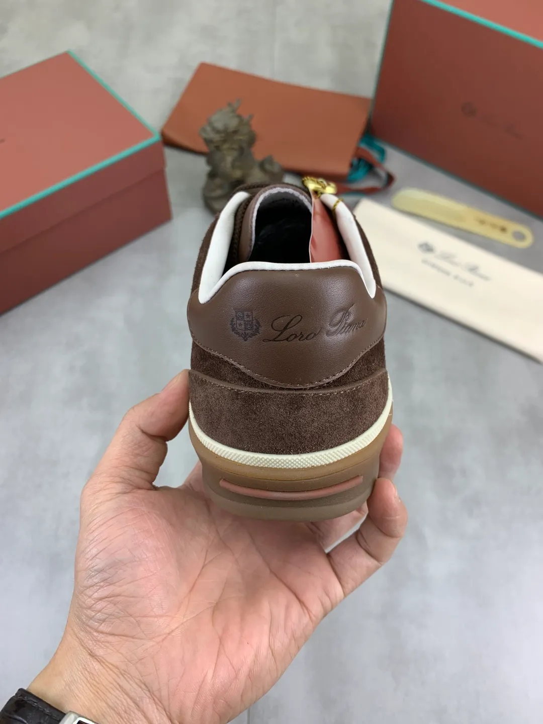 Men's men's shoes 💰P580 New model 💰 The latest casual shoes Loro Piana 💯 Top grade 💯 Buy the original copy 💯 Founded the existing Loro Piana company on April 24, 1924. It is the sixth generation of family operation, providing the best quality products to customers who are discerning about taste and quality. Imported original fly woven fabric with cowhide fabric, plain calfskin lining, hand-stitched thread with cowhide feet, original packaging, high-end outsole, size: 38-45 (customized for 46), 8️⃣ colors available